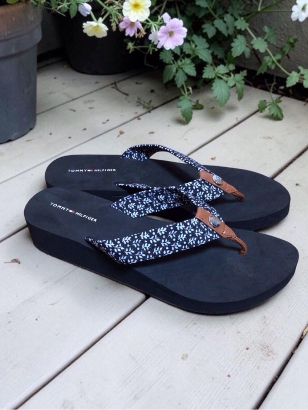 Tommy Hilfiger Womens Black White Floral Rhein-C Wedge Flip Flop Sandals Size 10